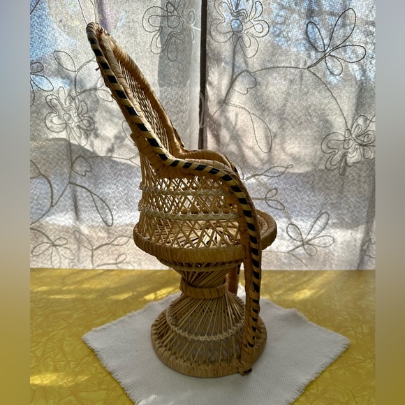 Vintage Boho Peacock Fan Chair for Doll or Plant Stand - Picture 4 of 14